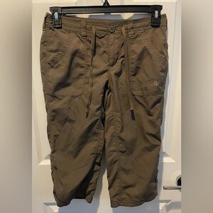 The North Face Womens Size 4 dark tan Capri Putdoor Hiking Pants